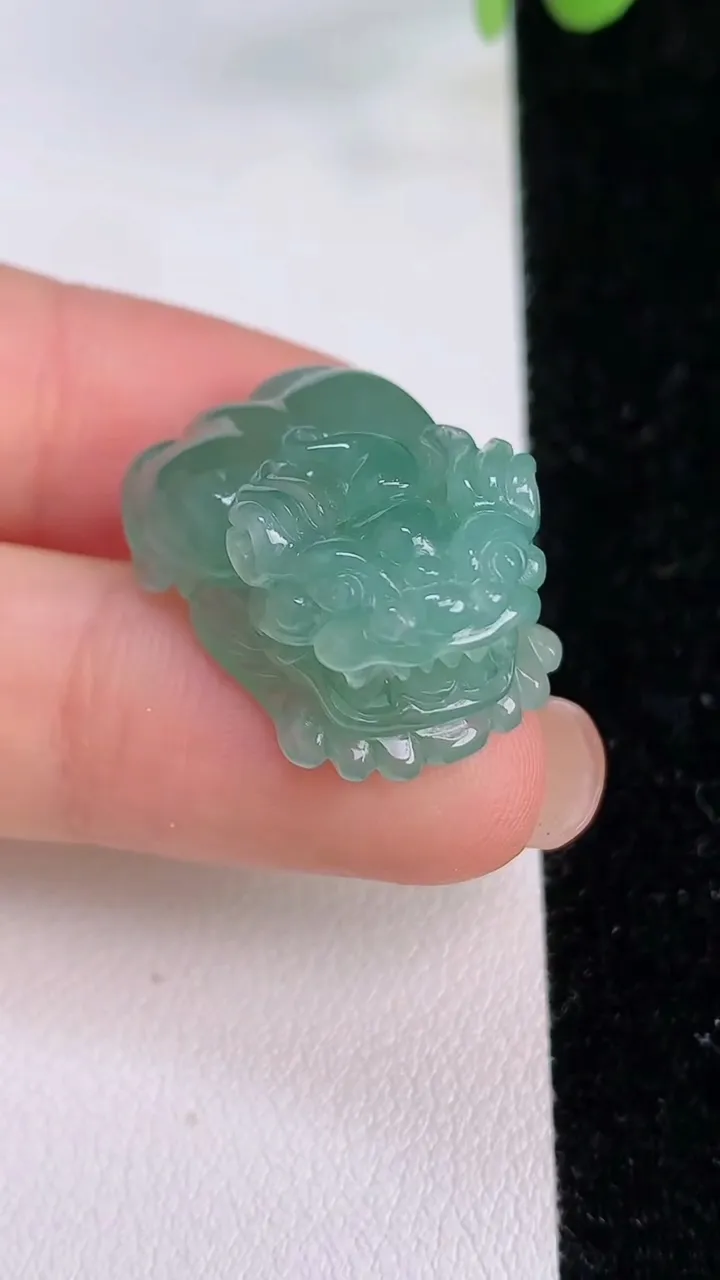 天然A货翡翠貔貅吊坠，尺寸24.7-16.3-11.5，重量:8.57g
7月24日