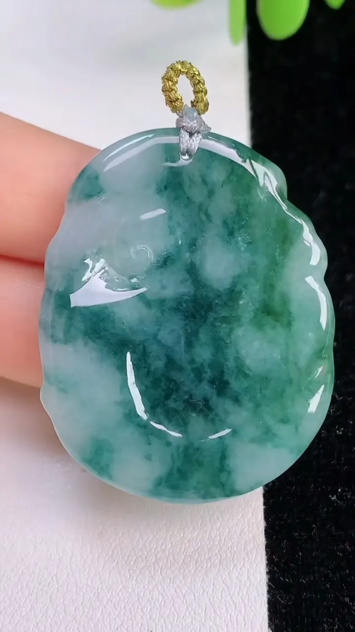 天然A货翡翠飘花生肖鸡吊坠，尺寸42.2-33.4-5.2，重量:15.55g
7月24日
