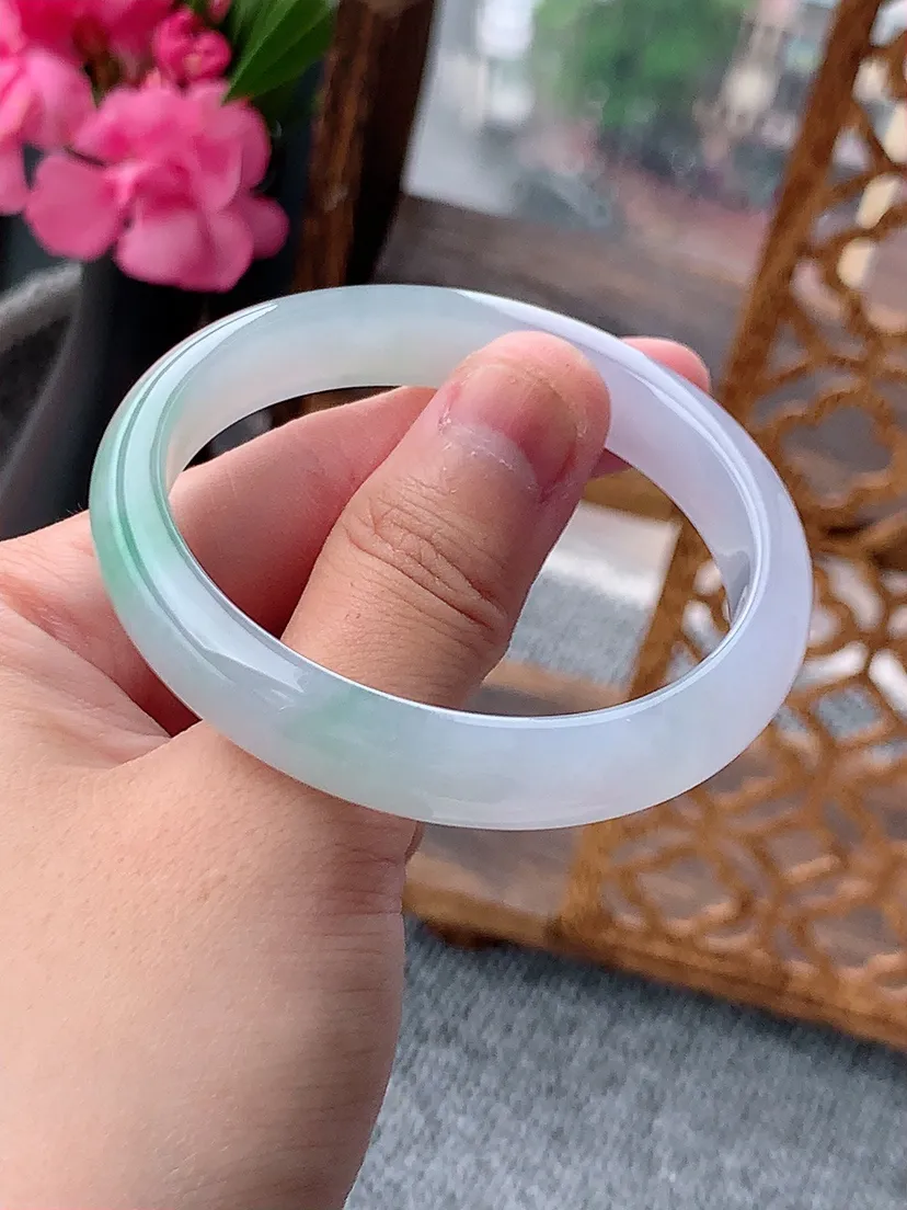 天然A货翡翠淡春彩淡紫罗兰飘绿贵妃手镯52-53小圈口 基尺寸52×46×10.8×6.3mm 重量33.88g 0722
