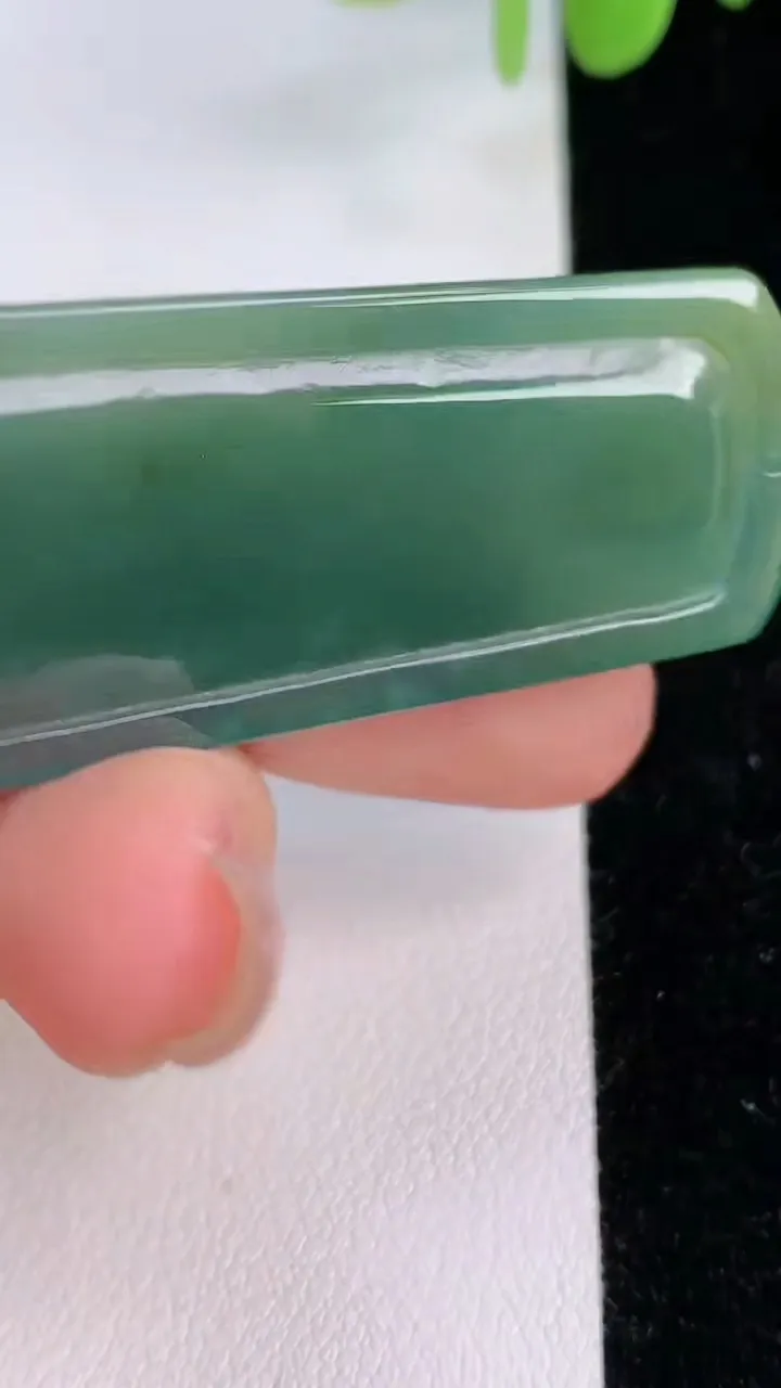 天然A货翡翠蓝水双彩阿弥陀佛吊坠，尺寸51.5-21.4-5.6，重:12.45g
7月24日