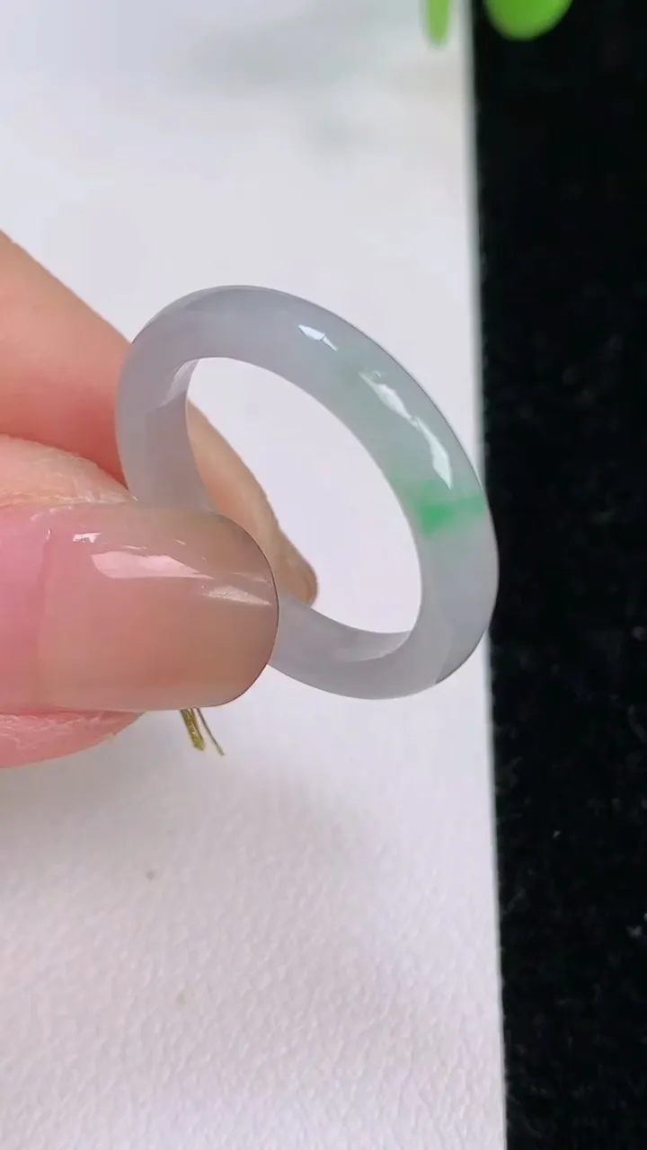 天然A货翡翠戒指指环，尺寸18-3.5-2.5，重量:2.10g2025年7月24日
工厂直销收藏佳