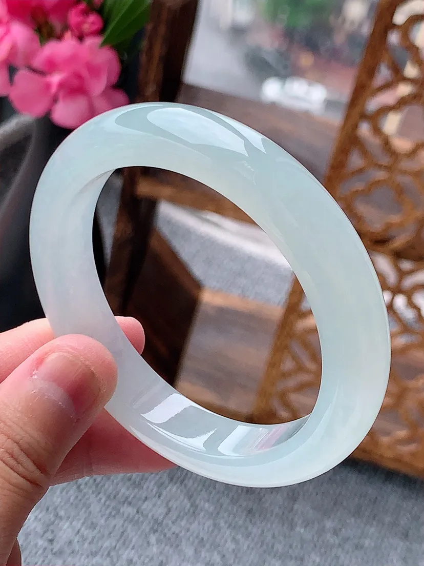 天然A货翡翠白月光正装正圈手镯55-56圈口 尺寸55.6×11.6×8.8mm 重量59.00g 