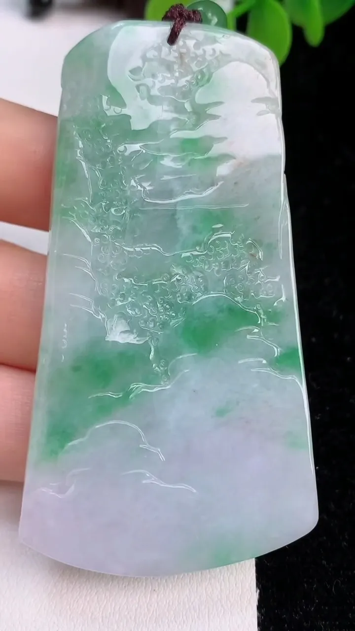 天然A货翡翠山水牌吊坠，尺寸68-34.2-6.3，重量:37.25g
7月24日