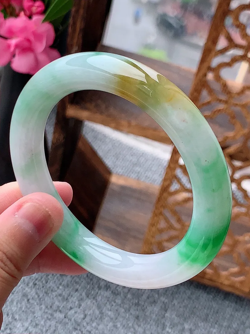天然A货翡翠黄加绿双彩圆条手镯57-58圈口 尺寸57.3×10.8mm 重量67.08g 0722