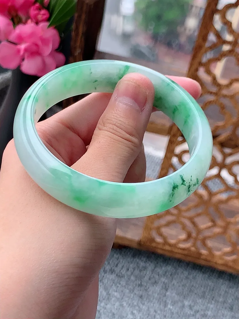 天然A货翡翠飘绿正装正圈手镯58-59圈口 尺寸58.5×15×7mm 重量60.86g 0722