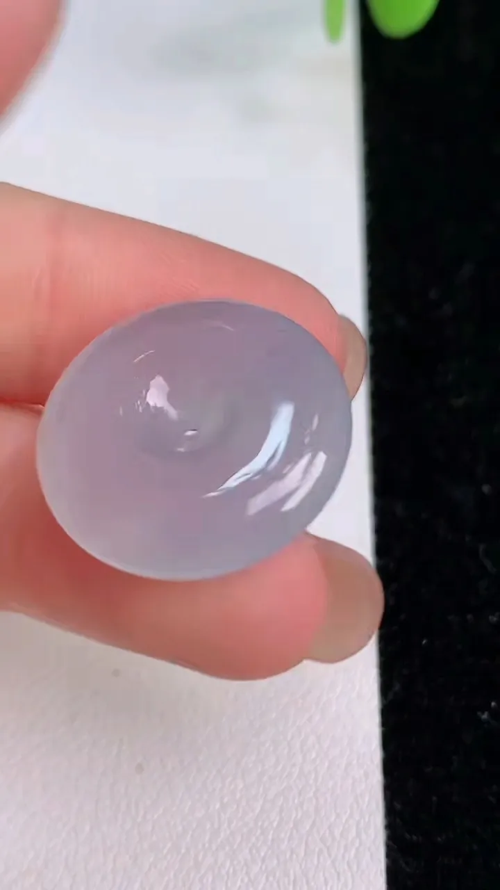天然A货翡翠冰种平安扣吊坠，尺寸21-5.5，重量:5.37g
7月24日