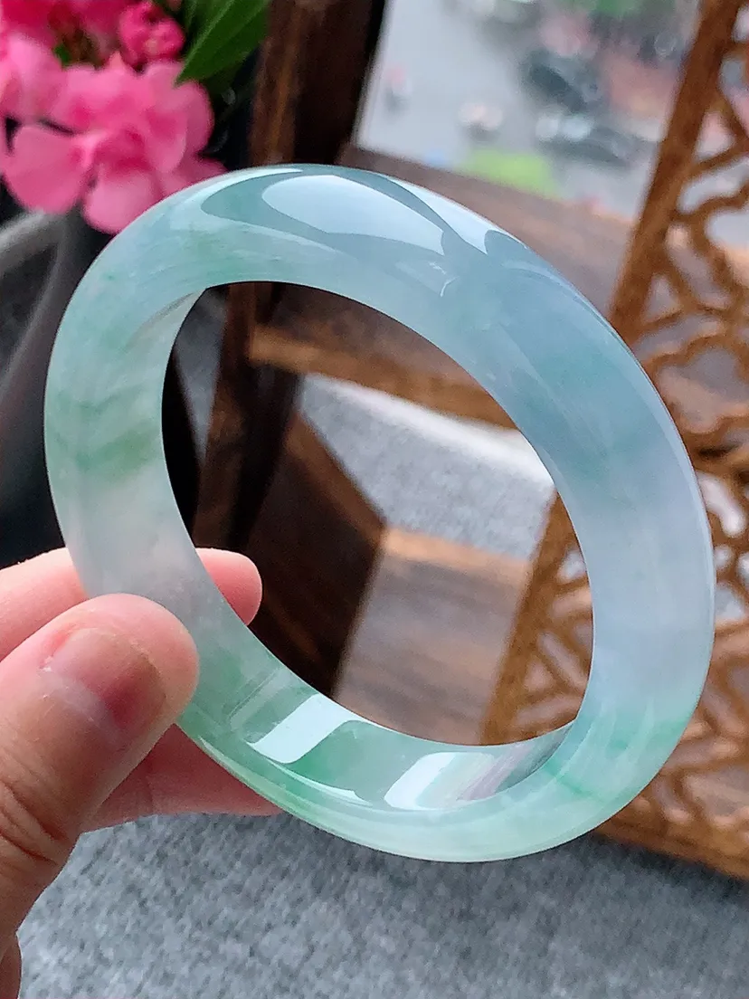 天然A货翡翠紫底冰飘花正装正圈手镯圈口尺寸56.8×13×8.6mm 重量63.70g 0722