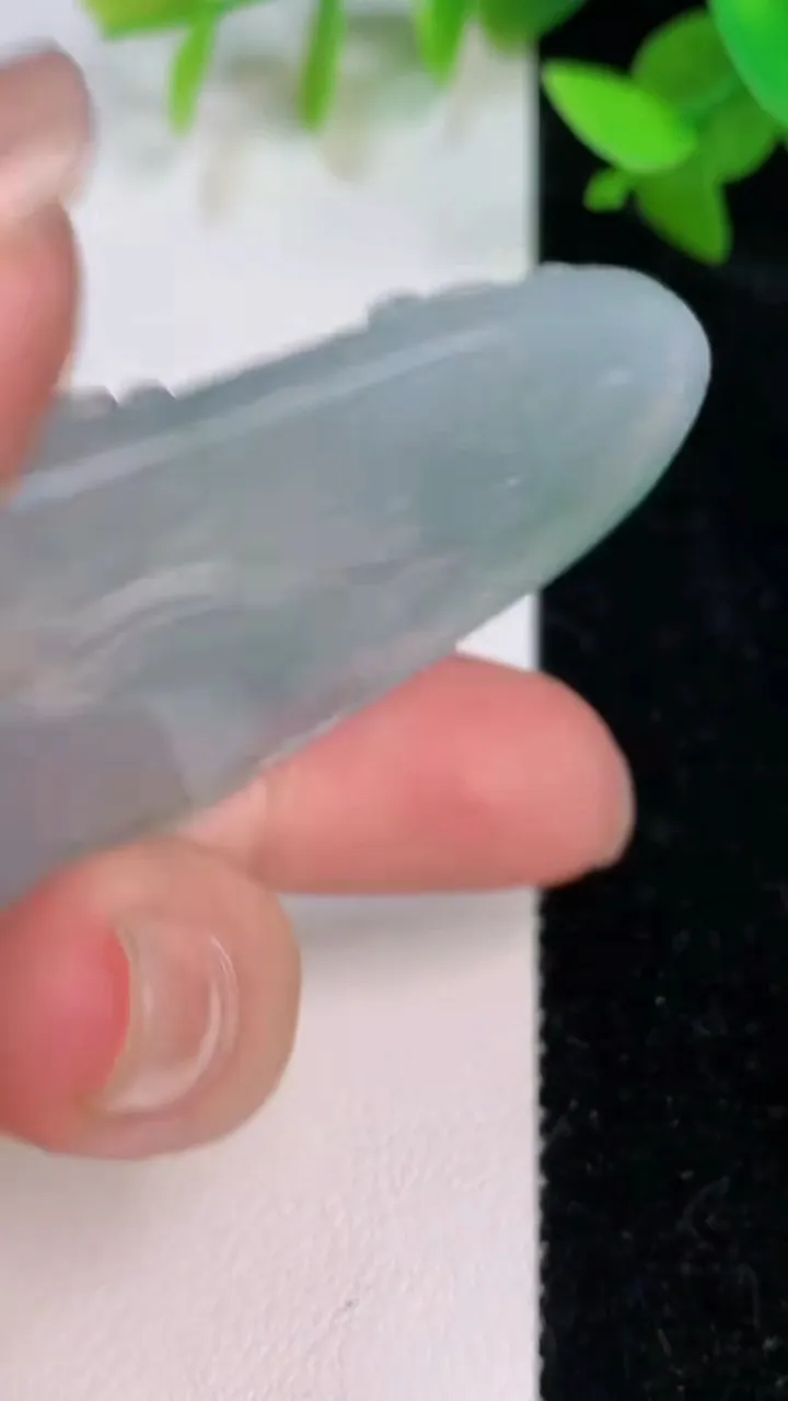 天然A货翡翠冰种飘花虚空藏观音菩萨吊坠，尺寸60.6-32-5，重量:21.60g
7月24日