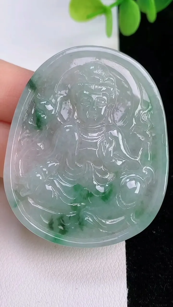 天然A货翡翠飘花观音菩萨吊坠，尺寸51.8-41.8-6，重:25.54g
7月24日