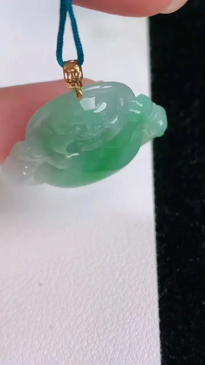 天然A货翡翠佛公吊坠，尺寸24.8-30-6，重量:6.47g
7月24日