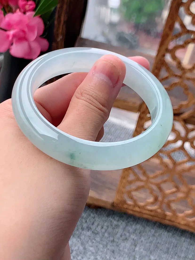 天然A货翡翠飘花正装正圈手镯55-56圈口尺寸55.6×12.3×8.5mm 重量60.16g 0722