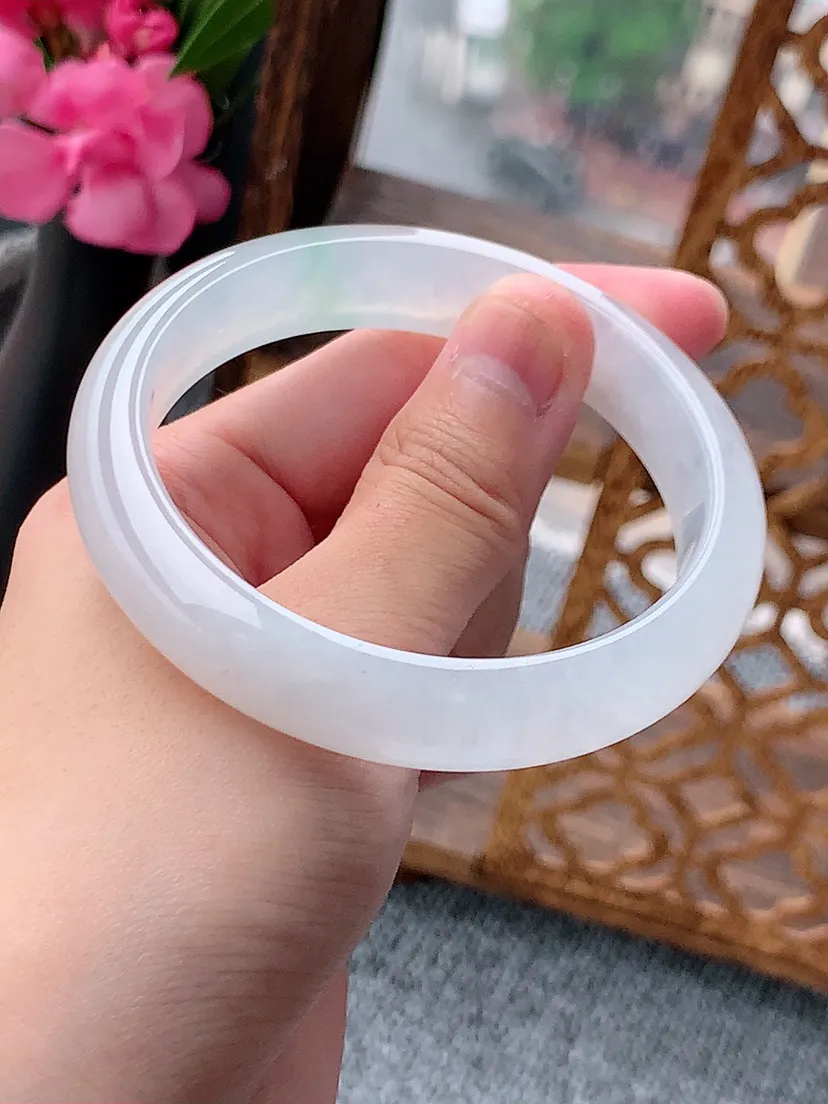天然A货翡翠飘绿正装正圈手镯56-57圈口尺寸56.5×12×7.8mm 重量52.86g 0722