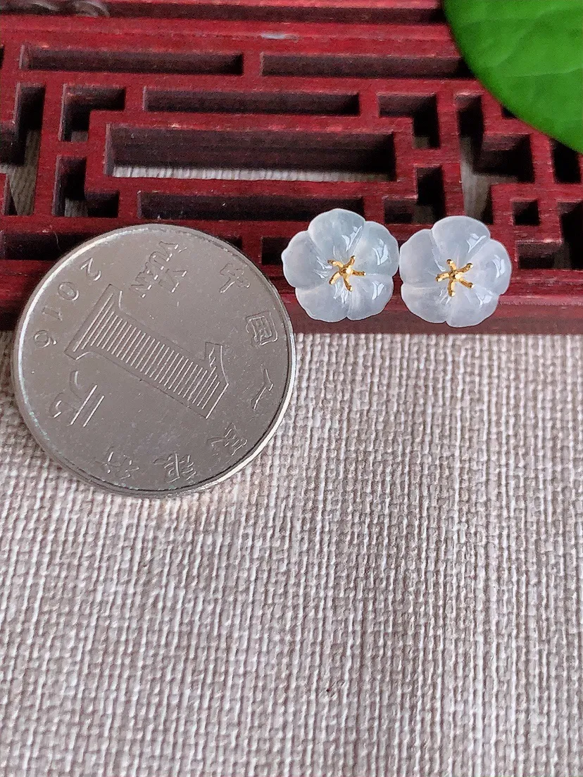 天然A货翡翠18K金镶嵌白月光花开富贵耳钉 尺寸9.7mm 重量1.28g 0724