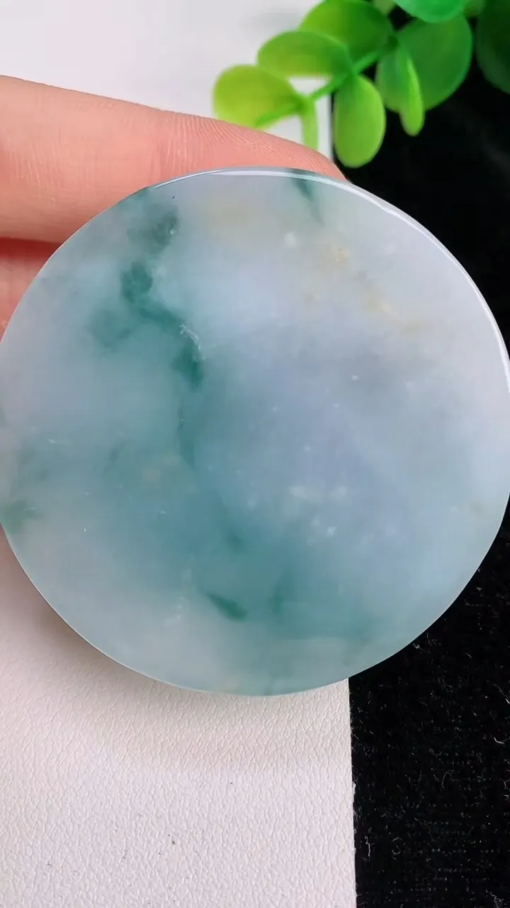 天然A货翡翠飘花龙牌吊坠，尺寸54-14，重:66.96g
7月24日