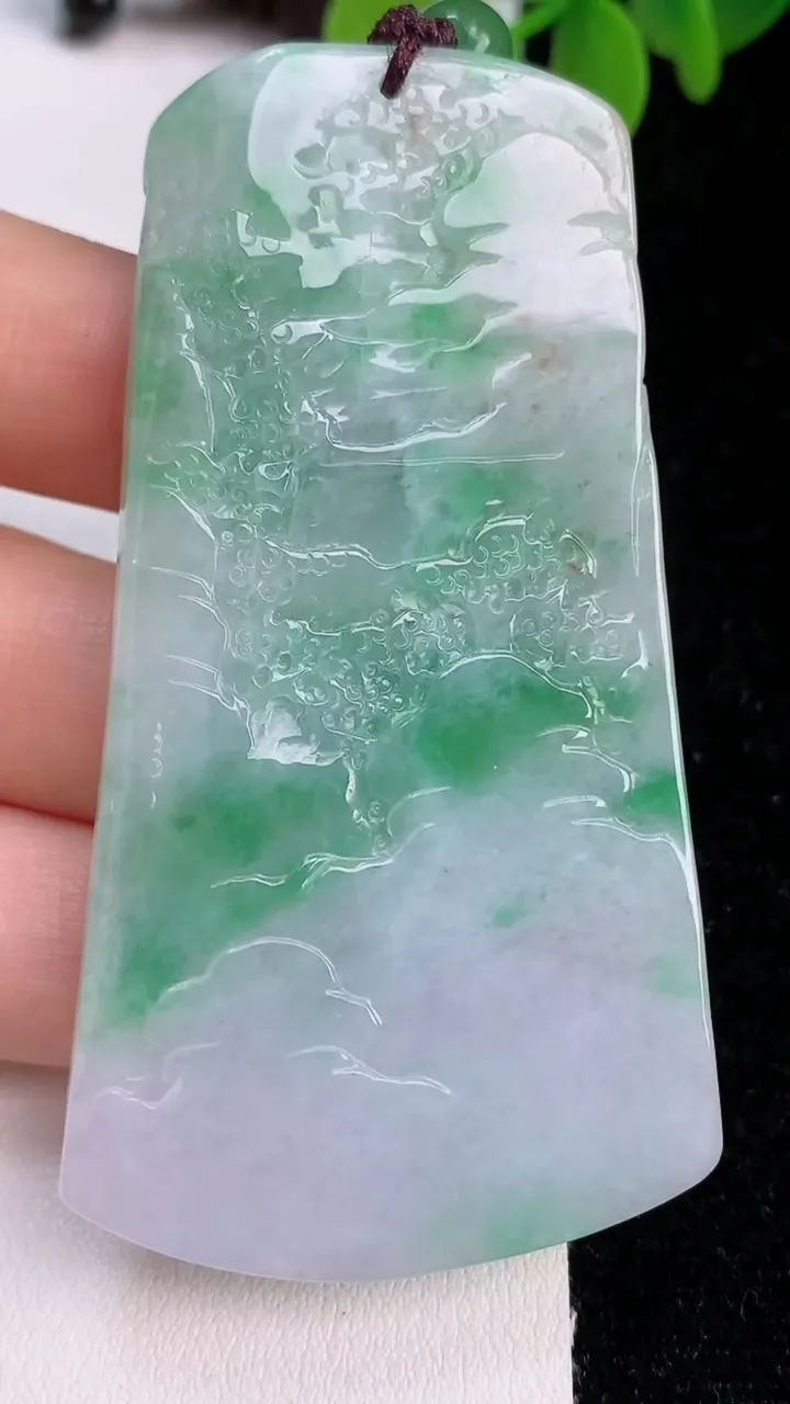 天然A货翡翠山水牌吊坠，尺寸68-34.2-6.3，重量:37.25g
7月24日