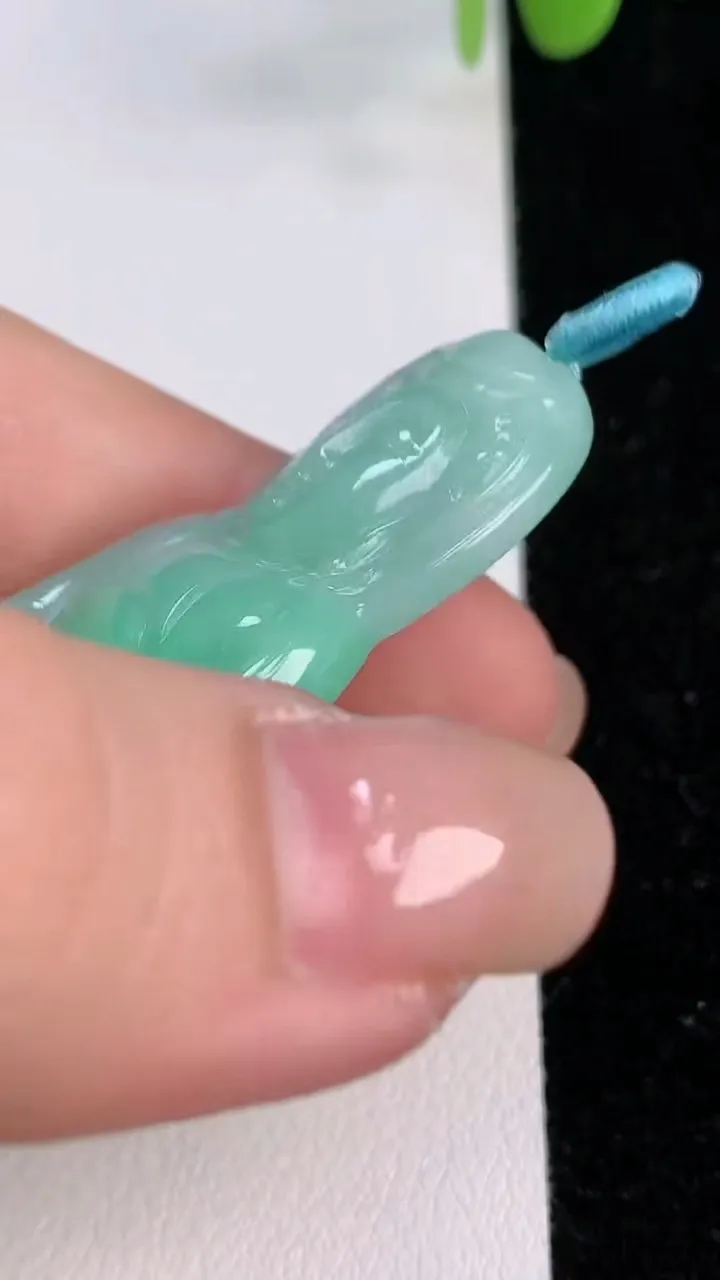 天然A货翡翠观音菩萨吊坠，尺寸56.8-27-6.7，重量:17.35g
7月24日