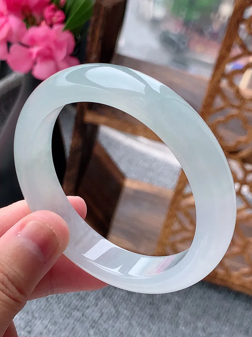 天然A货翡翠白月光正装正圈手镯55-56圈口 尺寸55.8×12.8×8.2mm 重量60.66g 