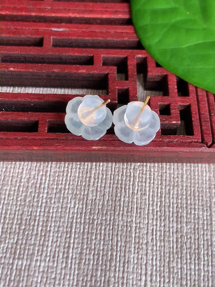 天然A货翡翠18K金镶嵌白月光花开富贵耳钉 尺寸9.7mm 重量1.28g 0724