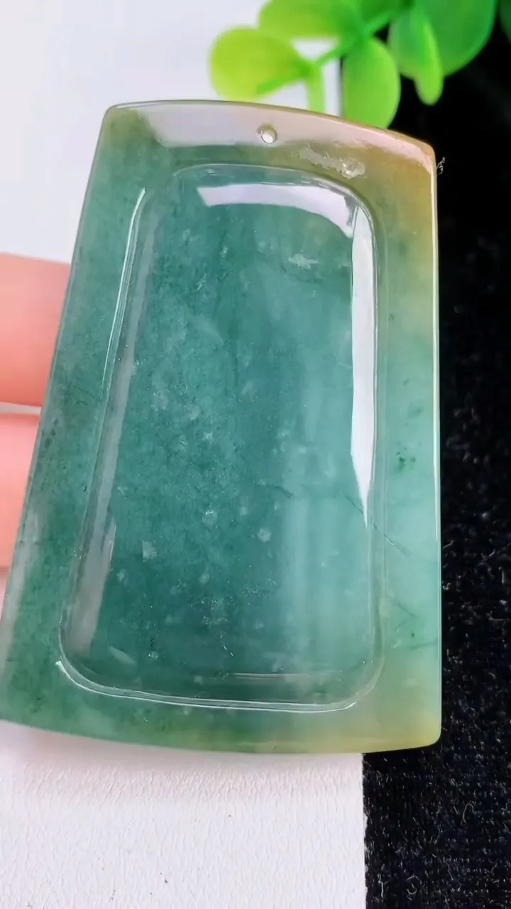 天然A货翡翠双彩蓝水御龙观音菩萨吊坠，尺寸62-45-8，重:43.11g
7月24日