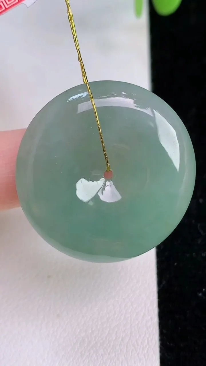 天然A货翡翠平安扣吊坠，尺寸29.6-5.8，重量:11.24g
7月24日