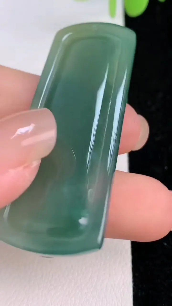 天然A货翡翠蓝水双彩阿弥陀佛吊坠，尺寸51.5-21.4-5.6，重:12.45g
7月24日