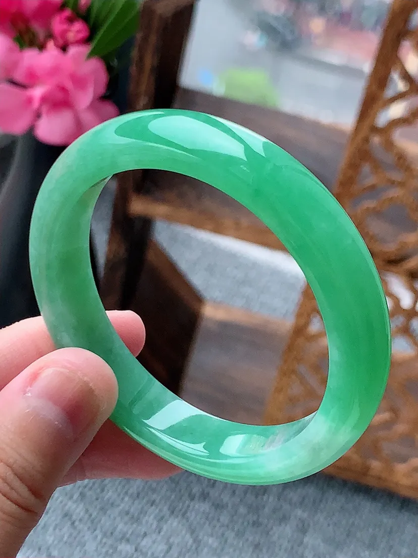 天然A货翡翠满绿正装正圈手镯52-53小圈口尺寸52×11.3×7.3mm 重量44.48g 072
