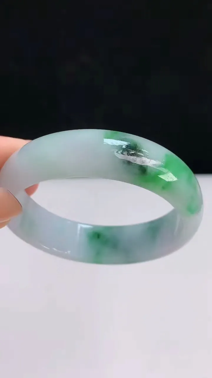 圈口56-57翡翠a货贵妃轮胎宽边手镯尺寸 55.3-50.2-15.8-6.5，重: 50.50g7月25日