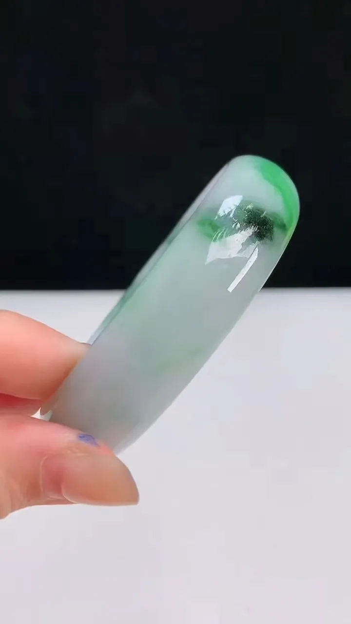圈口56-57翡翠a货贵妃轮胎宽边手镯尺寸 55.3-50.2-15.8-6.5，重: 50.50g7月25日