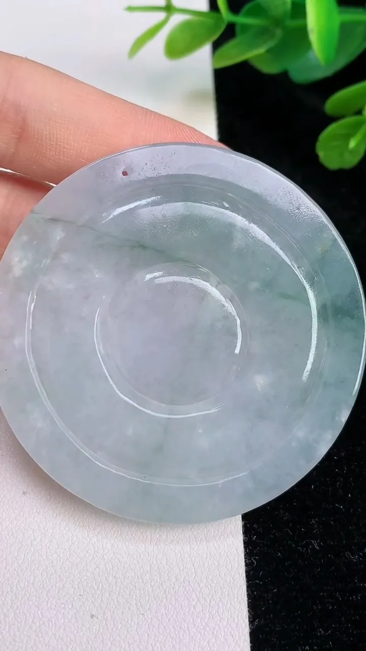 天然A货翡翠生肖马牌吊坠，尺寸57.1-6.8，重:39.45g
7月25日