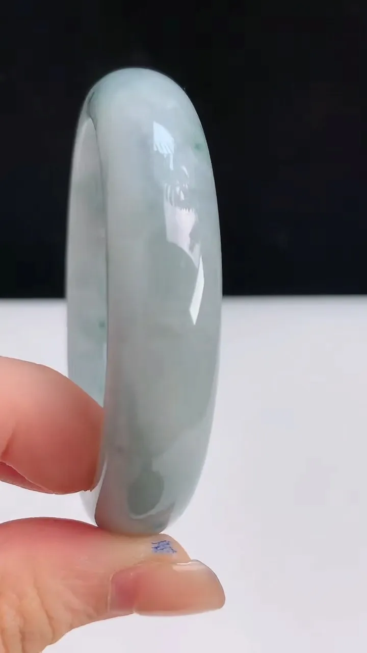 圈口53-54翡翠a货紫罗兰 飘花宽边手镯尺寸53.4-14-7.5，重:52.40g7月25日