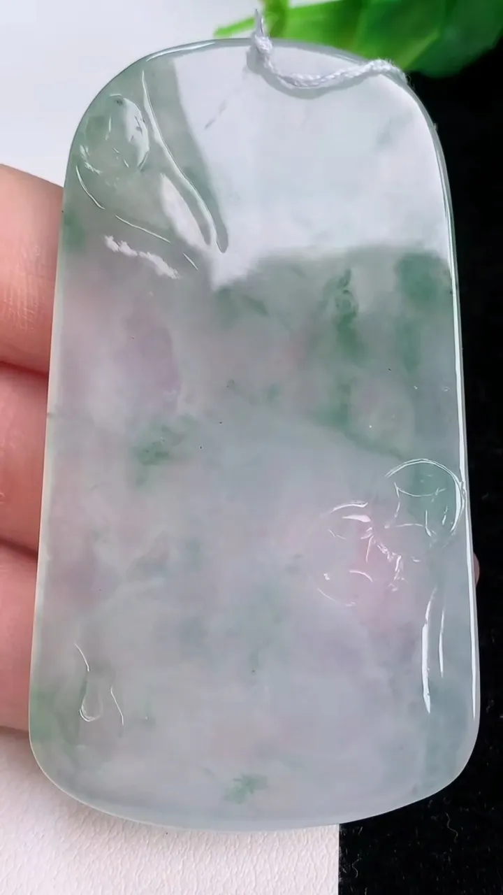 天然A货翡翠飘花不动明王吊坠，尺寸67.3-37-4.4，重量:28.85g
7月25日
