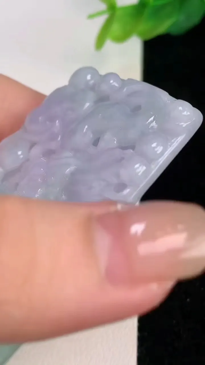 天然A货翡翠龙牌吊坠，尺寸58-37.3-5.6，重量:31.50g
7月25日