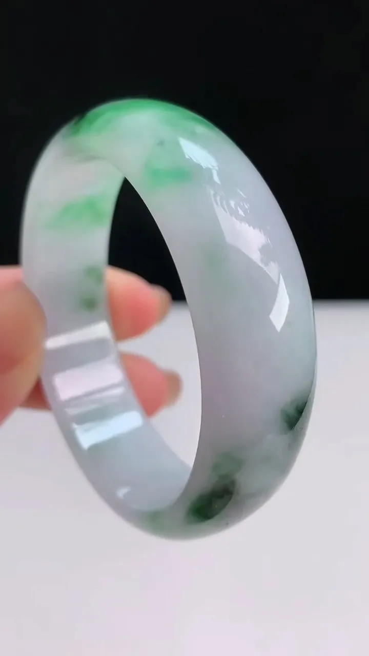 圈口56-57翡翠a货贵妃轮胎宽边手镯尺寸 55.3-50.2-15.8-6.5，重: 50.50g7月25日
