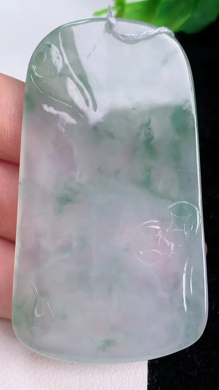 天然A货翡翠飘花不动明王吊坠，尺寸67.3-37-4.4，重量:28.85g
7月25日