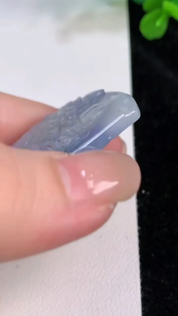 天然A货翡翠牌吊坠，尺寸53-36.8-5，重量:24.35g
7月26日