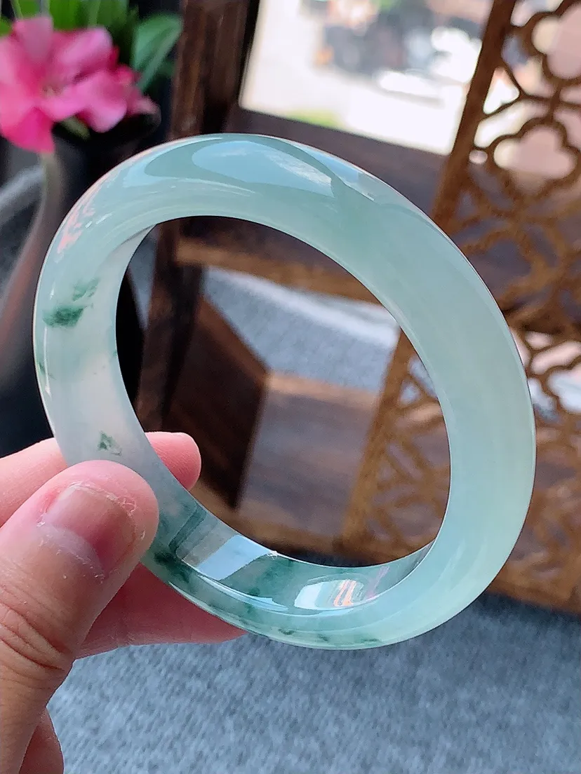天然A货翡翠飘花正装正圈手镯55-56圈尺寸55×11.8×8mm 重量55.54g 0724