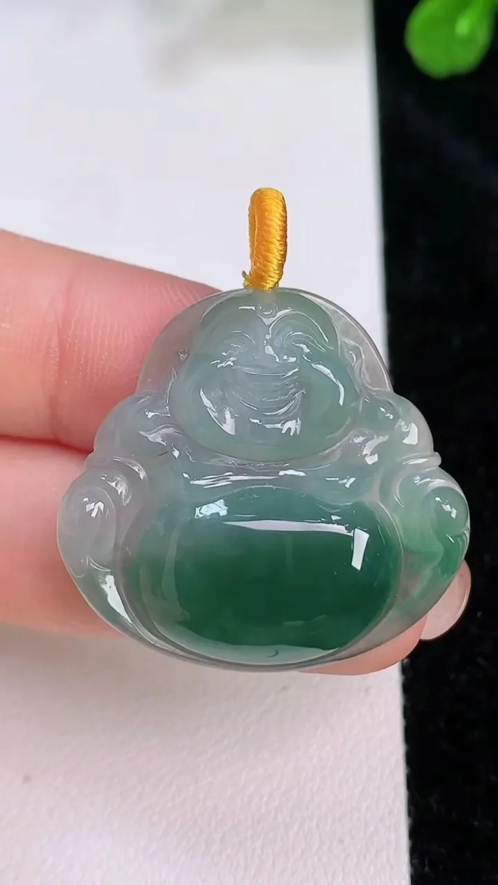 天然A货翡翠飘花佛公吊坠，尺寸58.6-30.4-5，重量:6.73g
7月26日