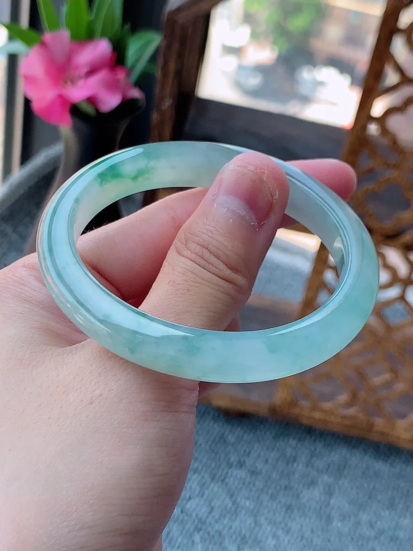 天然A货翡翠飘花贵妃手镯54-55圈尺寸54×46×9.9×7.3mm 重量36.73g 0724