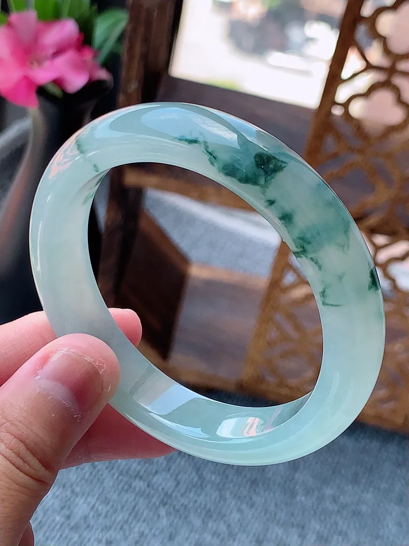 天然A货翡翠飘花正装正圈手镯55-56圈尺寸55×11.8×8mm 重量55.54g 0724