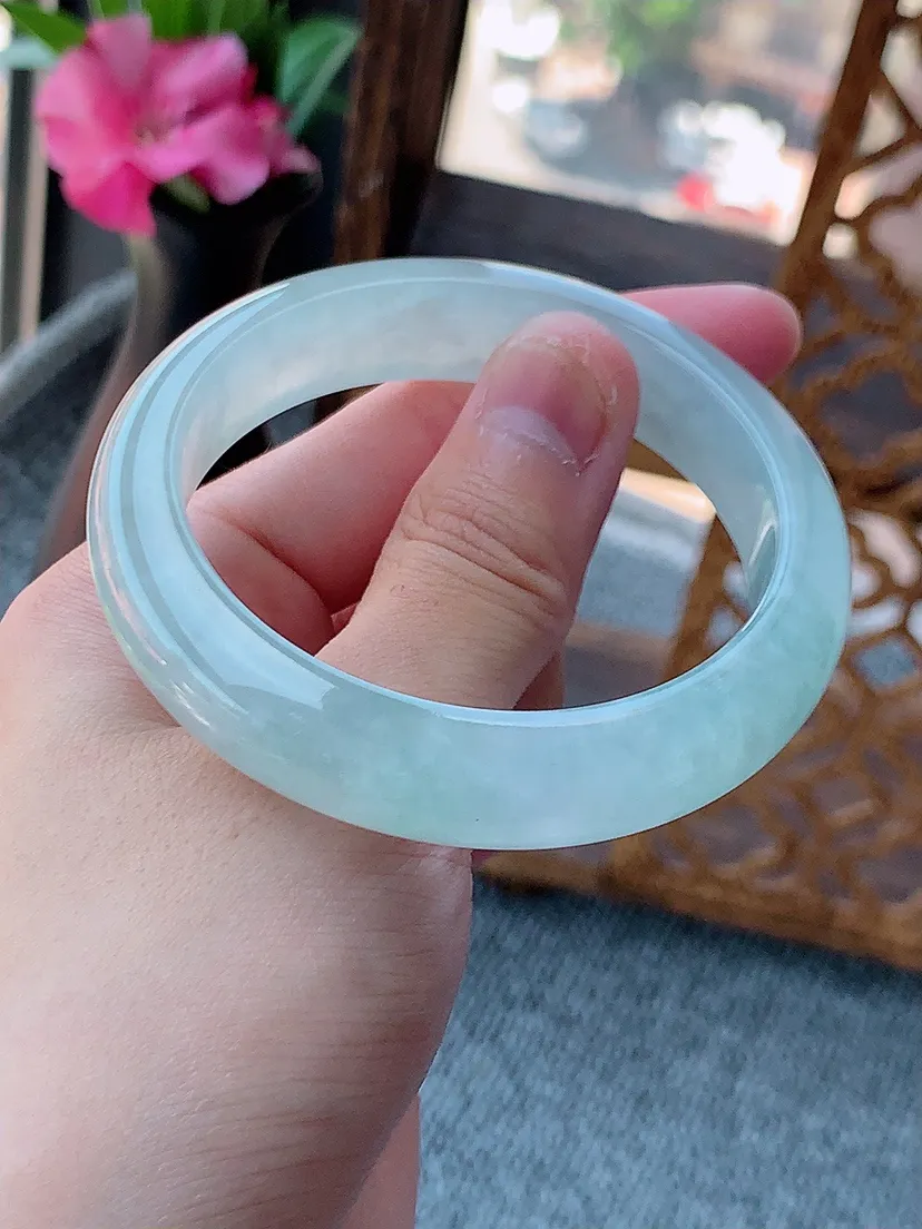 天然A货翡翠晴水正装正圈手镯52-53小圈口 尺寸52.8×12.4×7.6mm 重量52.25g 0724