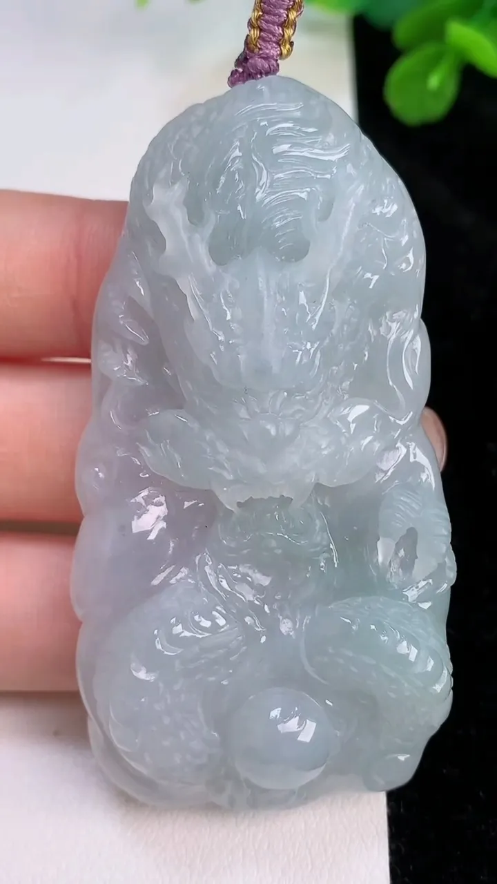 天然A货翡翠龙牌吊坠，尺寸66.6-33.8-10.7，重量:43.95g
7月26日