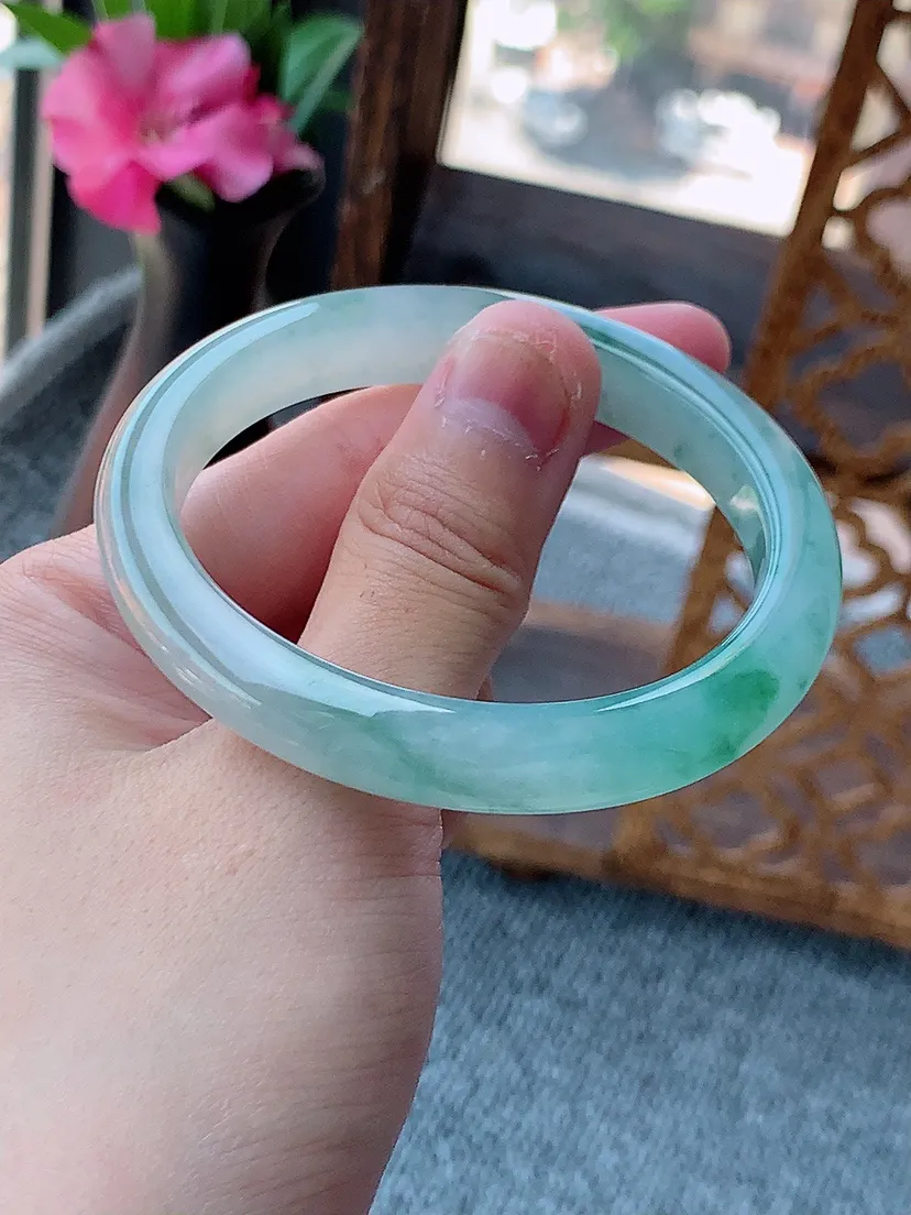 天然A货翡翠飘花贵妃手镯54-55圈尺寸54×46×9.9×7.3mm 重量36.73g 0724