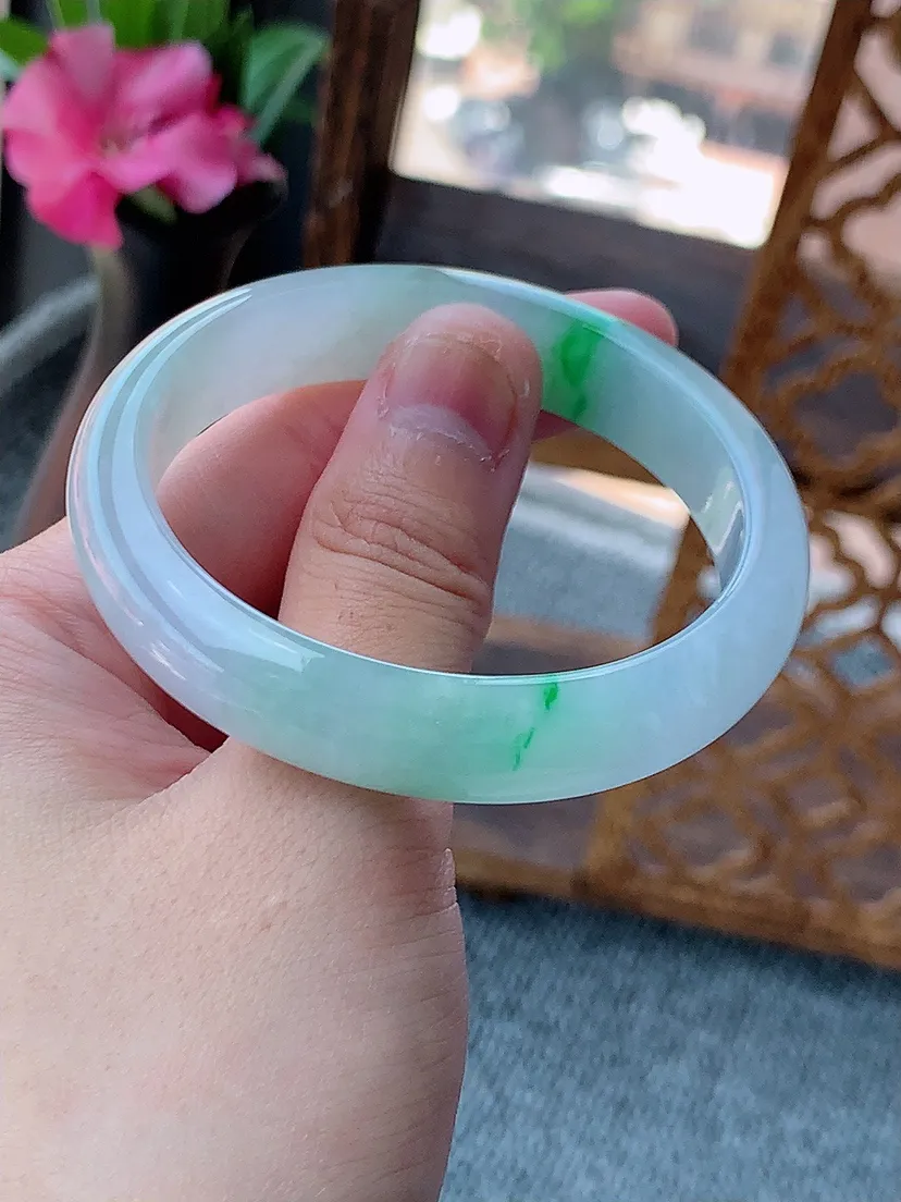天然A货翡翠飘阳绿贵妃手镯52-53小圈口尺寸52×46×12×6.8mm 重量40.10g 0724