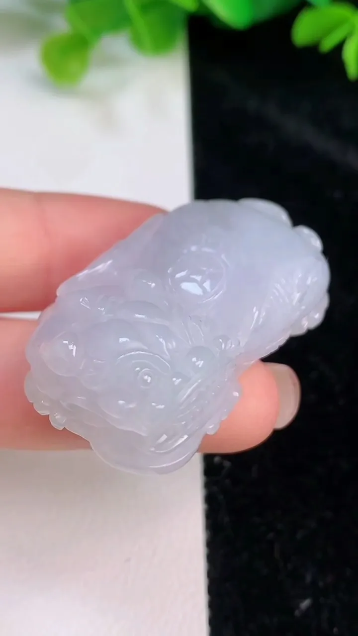 天然A货翡翠紫罗兰霸王貔貅吊坠，尺寸40-22.2-12，重量:26.77g
7月26日