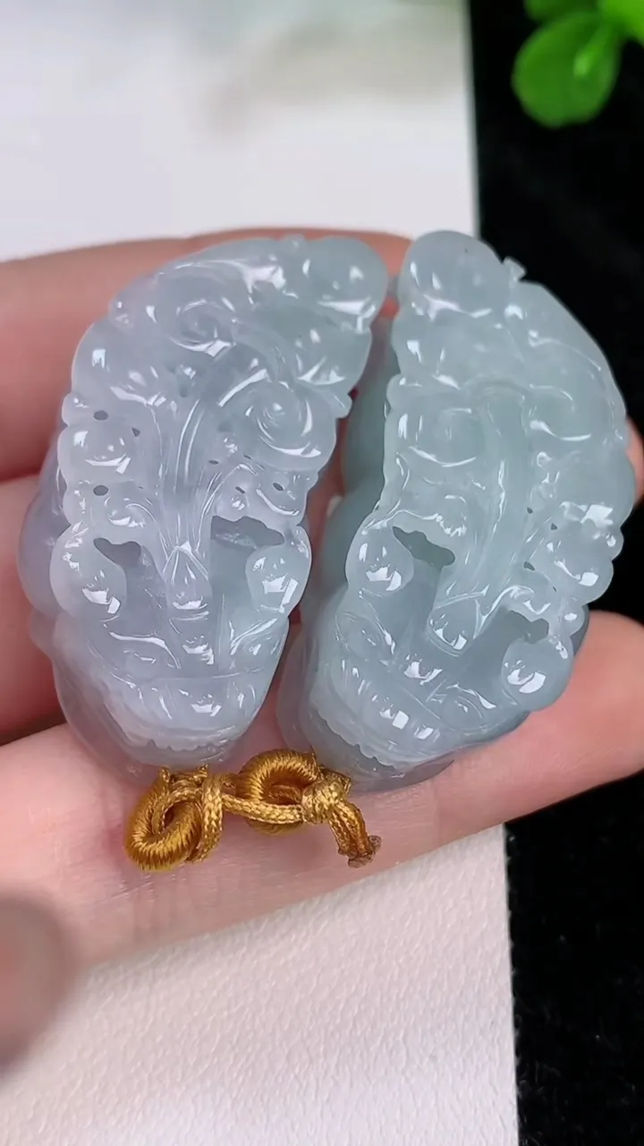 天然A货翡翠春带彩 紫罗兰貔貅吊坠一对，尺寸33.8-18.6-12.3，重量:38.27g
7月26日