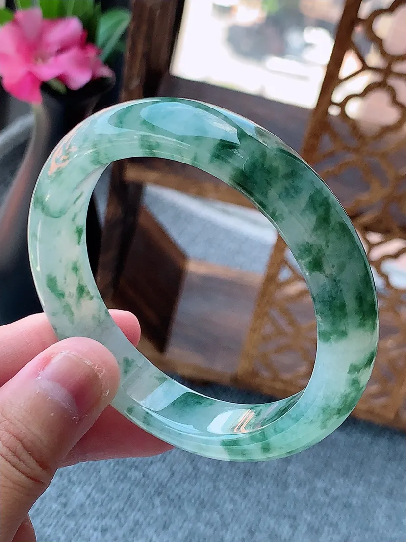 天然A货翡翠飘花正装正圈手镯55-56圈口尺寸55.8×12×8.3mm 重量57.58g 0724