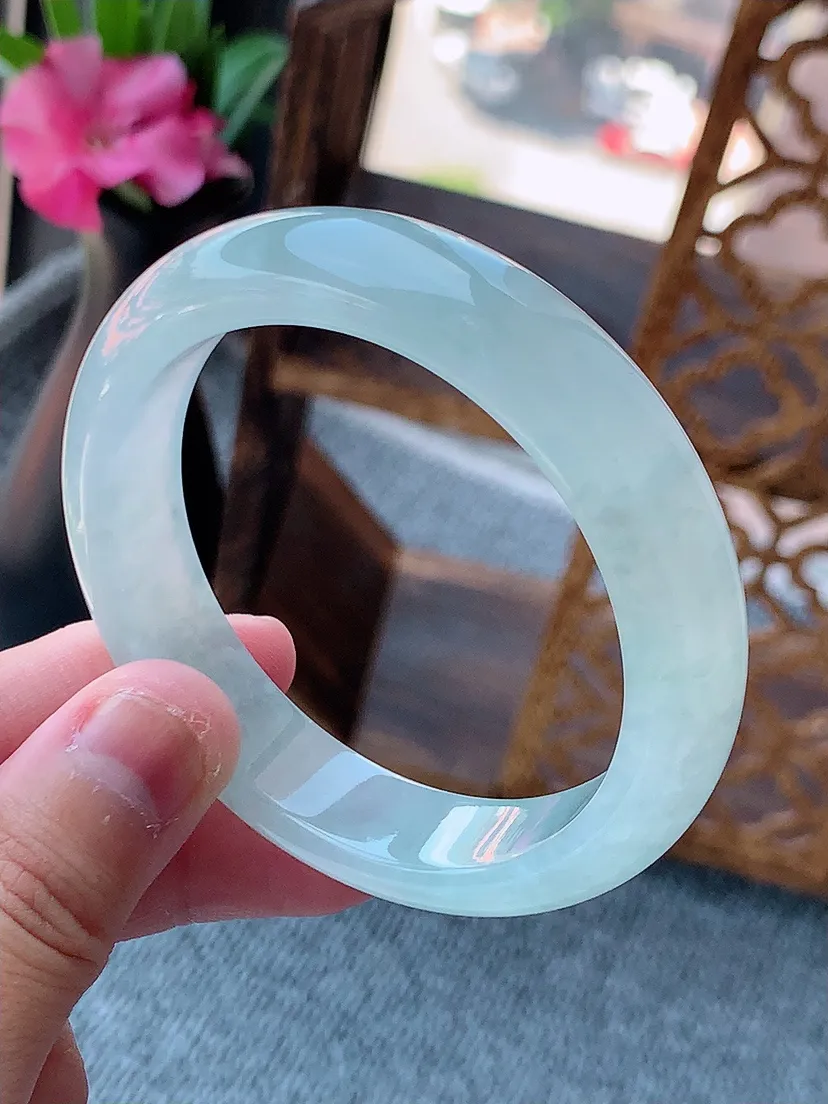 天然A货翡翠晴水正装正圈手镯52-53小圈口 尺寸52.8×12.4×7.6mm 重量52.25g 