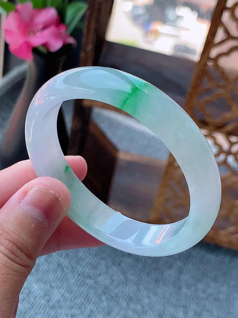 天然A货翡翠飘阳绿贵妃手镯52-53小圈口尺寸52×46×12×6.8mm 重量40.10g 072