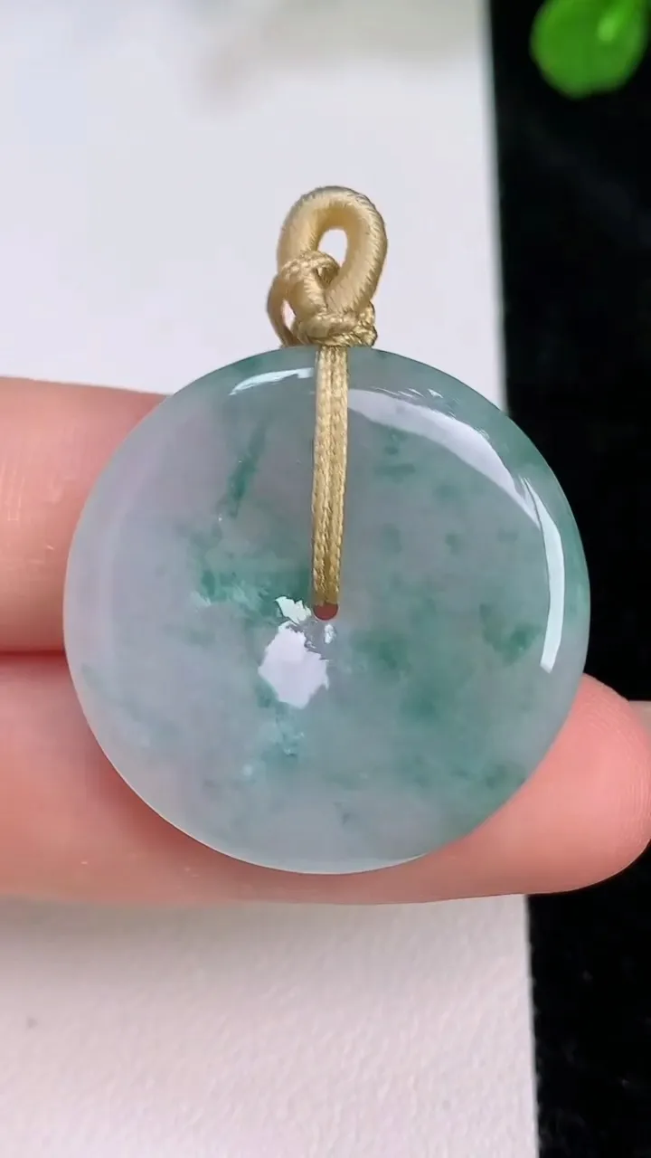 天然A货翡翠飘花平安扣吊坠，尺寸28.5-4.3，重量:7.76g
7月26日