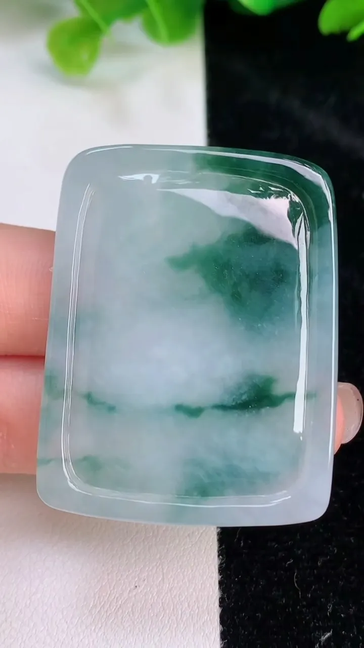 天然A货翡翠飘花普贤菩萨吊坠，尺寸43.8-34-5.3，重量:18.36g
7月26日